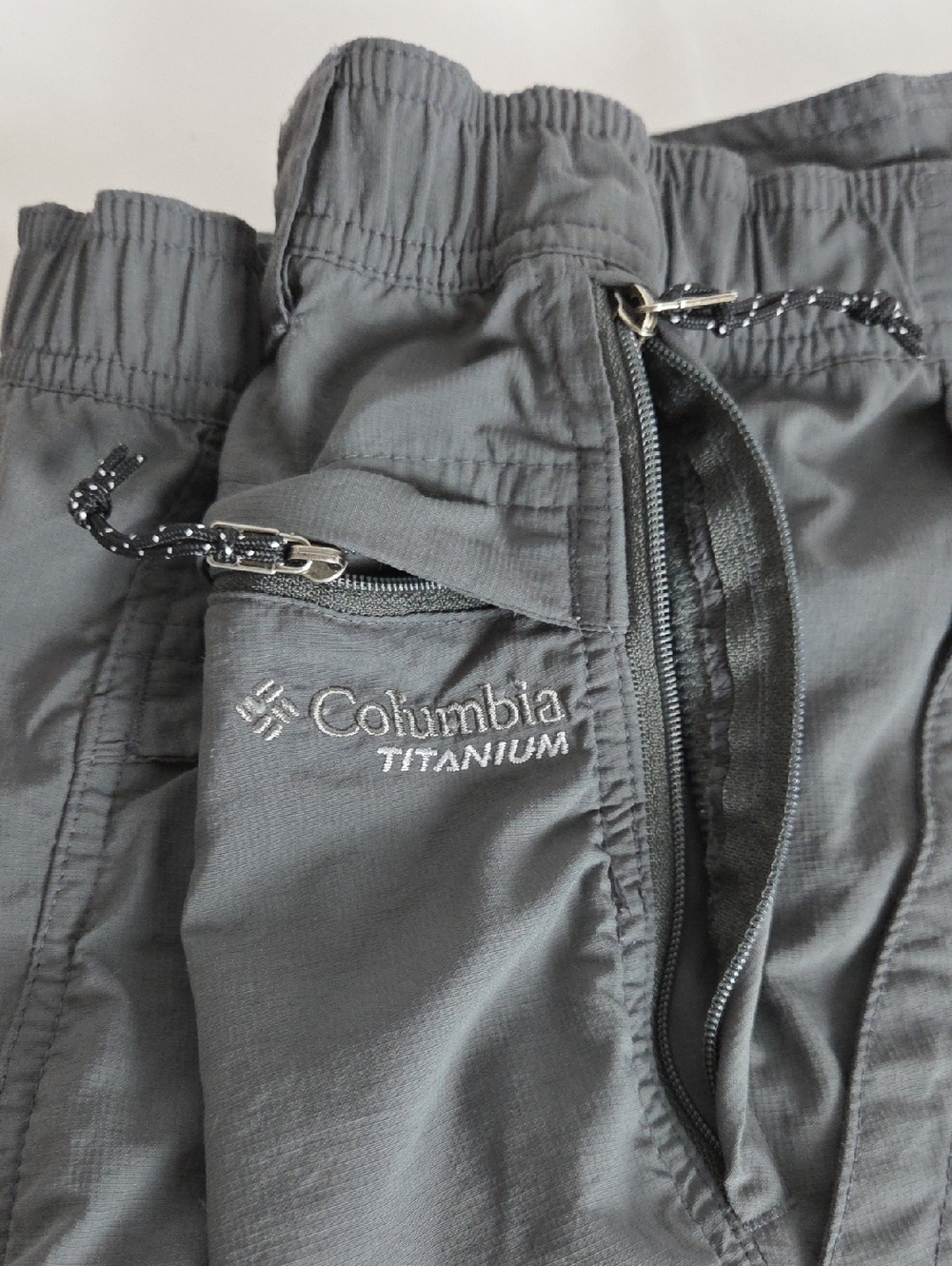 COLUMBIA SPORTSWEAR COMPANY TITANIUM ..8 POCKETS.